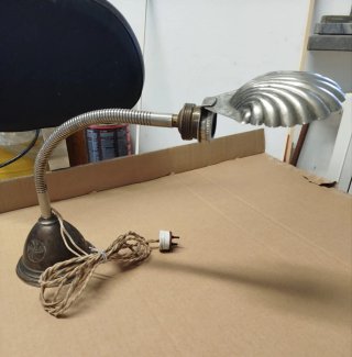 Lampada da tavolo antica