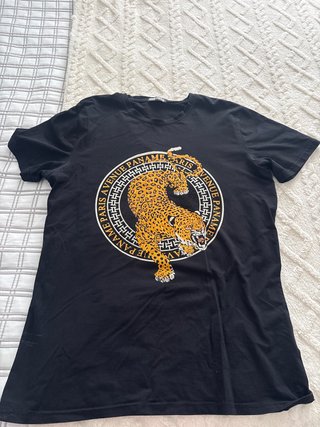 Camiseta Negra con Estampado de Leopardo