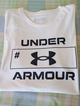 Camiseta Under Armour XL Blanca. Impecable
