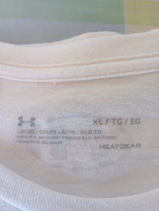 Camiseta Under Armour XL Blanca. Impecable