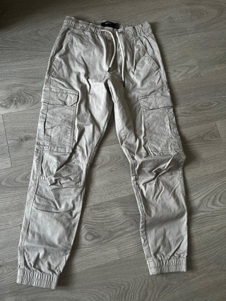 Pantalones cargo beige
