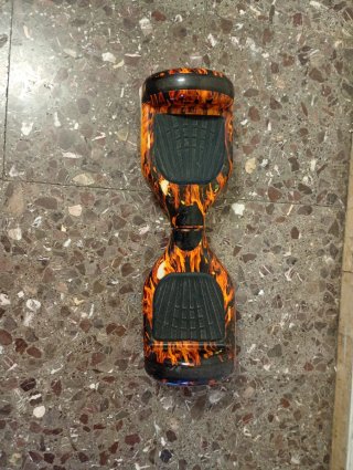 Hoverboard con diseño de llamas para reparar
