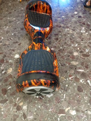 Hoverboard con diseño de llamas para reparar