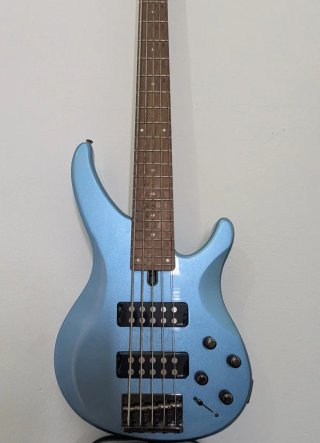 Bajo electrico Yamaha TRBX 305 de 5 cuerdas