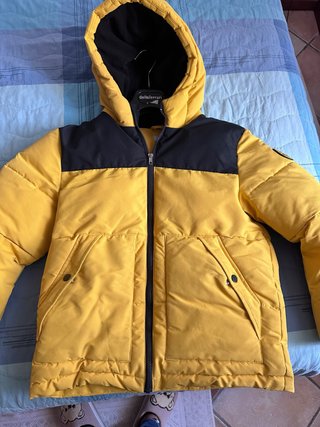 Piumino giallo e nero bambino