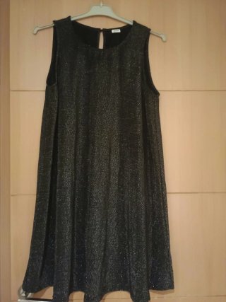 Vestido de fiesta plateado y negro