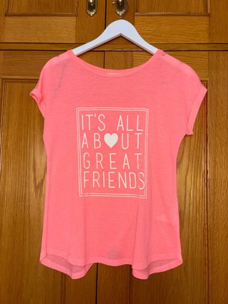 Camiseta Rosa con Estampado