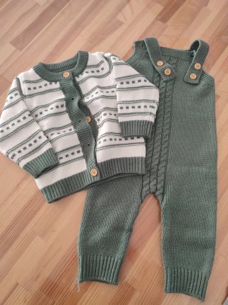 Conjunto punto bebé verde y blanco