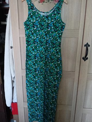 Vestido largo estampado con aberturas a los costad