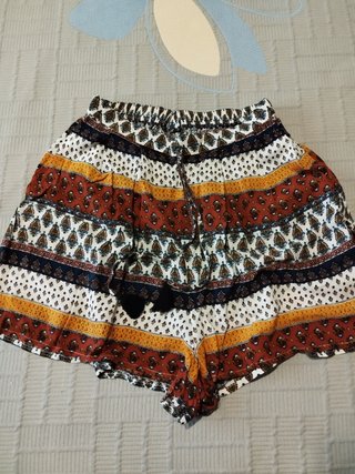 Pantalón corto fluido estampado étnico