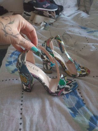 Sandalias tacón estampado serpiente talla 38