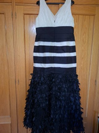 Vestido Fiesta Sonia Peña Blanco y Negro Con chal