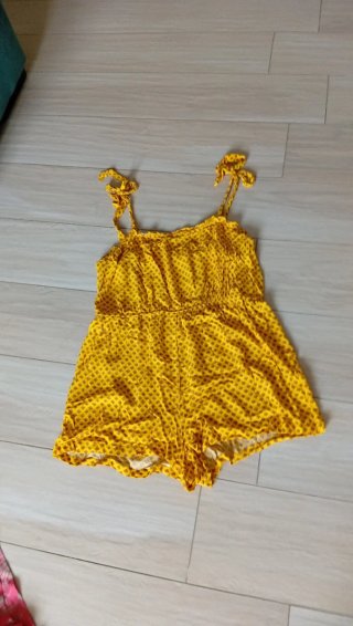 Tuta corta estiva gialla fantasia