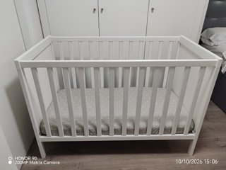 Cuna blanca para bebé