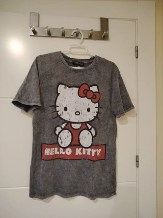Camiseta Hello Kitty gris y roja talla única