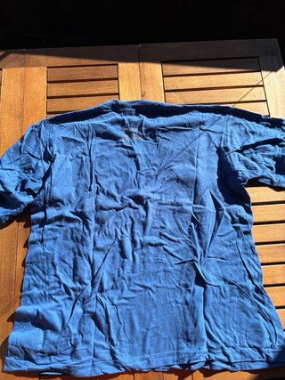 Camiseta Azul Vintage con Estampado de Reloj