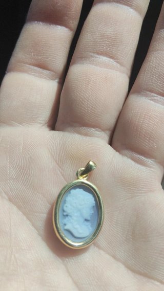 Colgante Camafeo de Ágata y Oro 18K