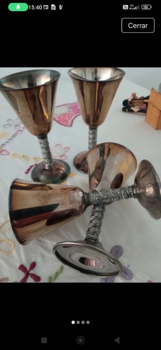 Set de  4 Copas de Metal Plateado