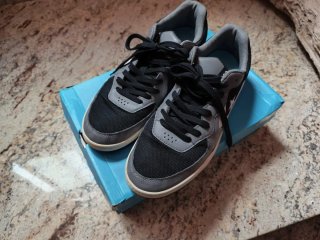 Zapatillas Converse Negras y Grises
