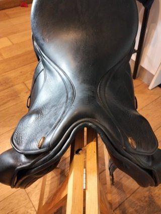 Montura de Doma Clásica Eric Thomas 17"
