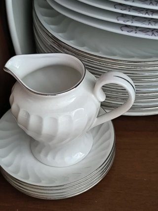 Juego de vajilla de porcelana blanca
