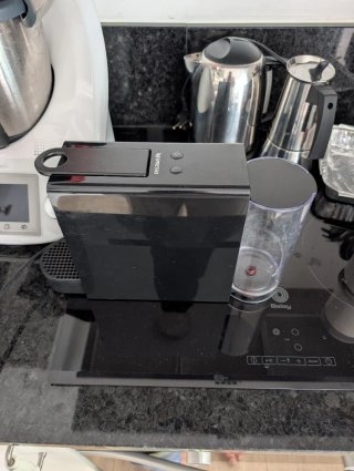 Cafetera Nespresso Essenza Mini Negra