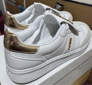 Ténis Guess Branco e Dourado