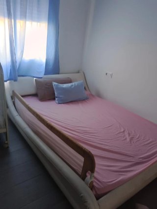 Cama infantil con barrera protectora