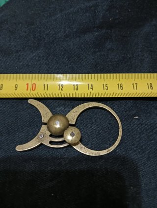 Antiguo compás de ocho