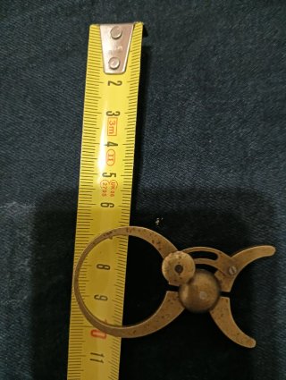 Antiguo compás de ocho