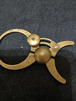 Antiguo compás de ocho