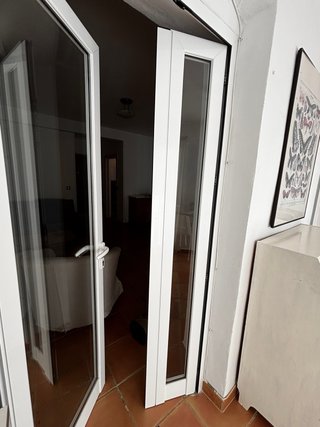 Puertas de PVC con cristal. En muy buen estado.