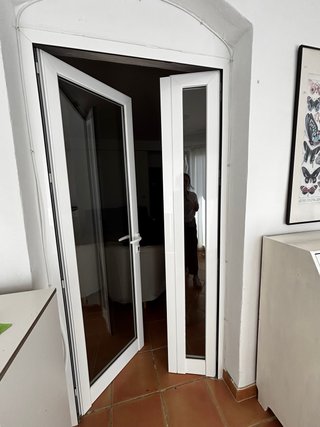 Puertas de PVC con cristal. En muy buen estado.