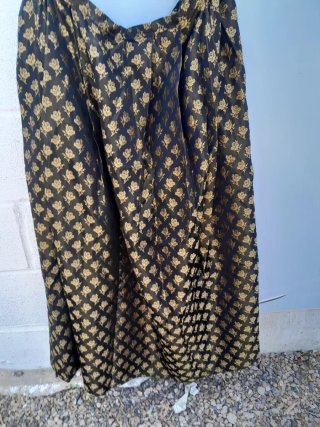 Falda Baturra Negra y Dorada