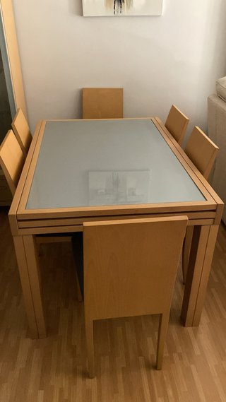 Mesa extensible y 6 sillas madera buena