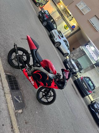 Aprilia RS 50 Deportiva Roja y Negra