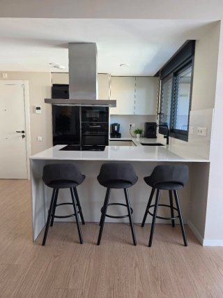 Muebles de cocina, encimera y campana