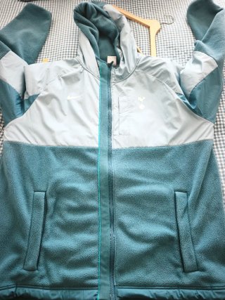 Chaqueta Nike con capucha azul y verde