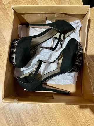 Zapatos de tacón negros con plataforma