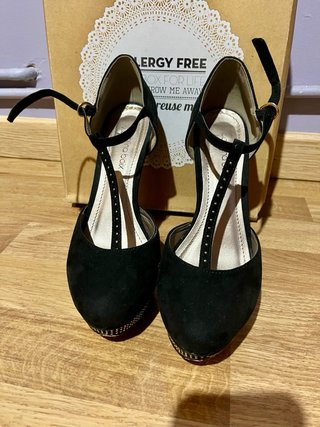 Zapatos de tacón negros con plataforma