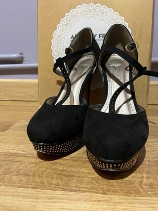 Zapatos de tacón negros con plataforma