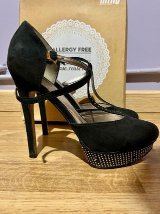 Zapatos de tacón negros con plataforma