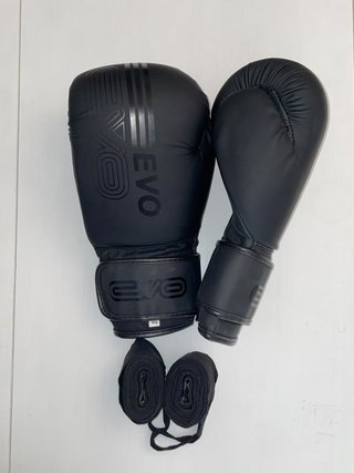 Guantes Boxeo 14 Oz + Vendas 4.5m