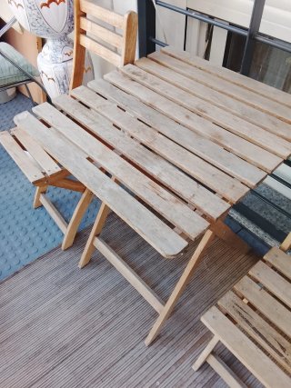 Tavolo e 2 sedie da terrazzo Ikea in legno