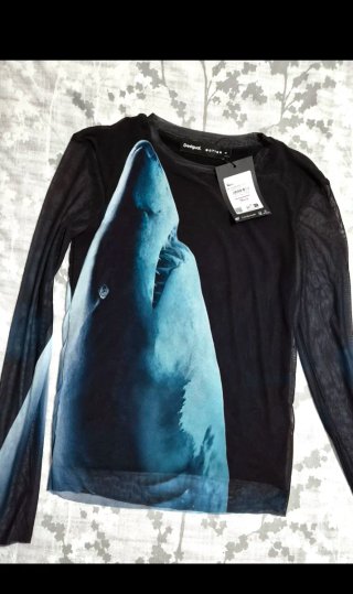 Camiseta Desigual Tiburón Talla S-M