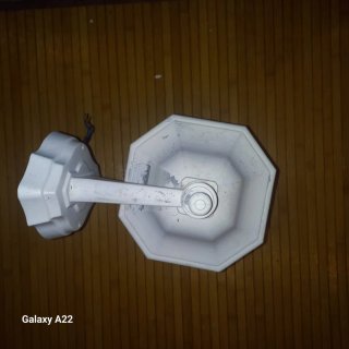 Farol grande de metal blanco