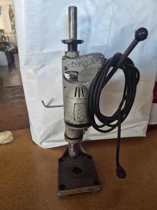 Taladro DYNA con soporte de columna