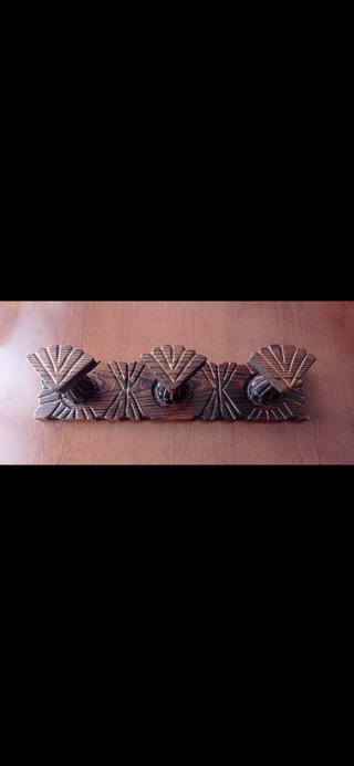 Percha de Pared de Madera Tallada
