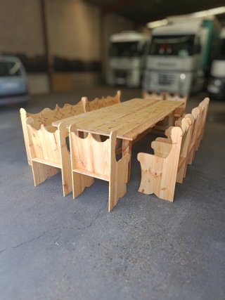 Conjunto mesa y bancos rústicos medievales