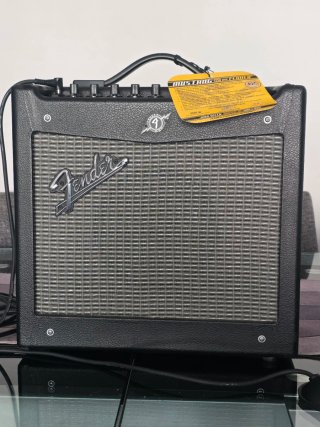 Amplificador Fender Mustang V2 Negro